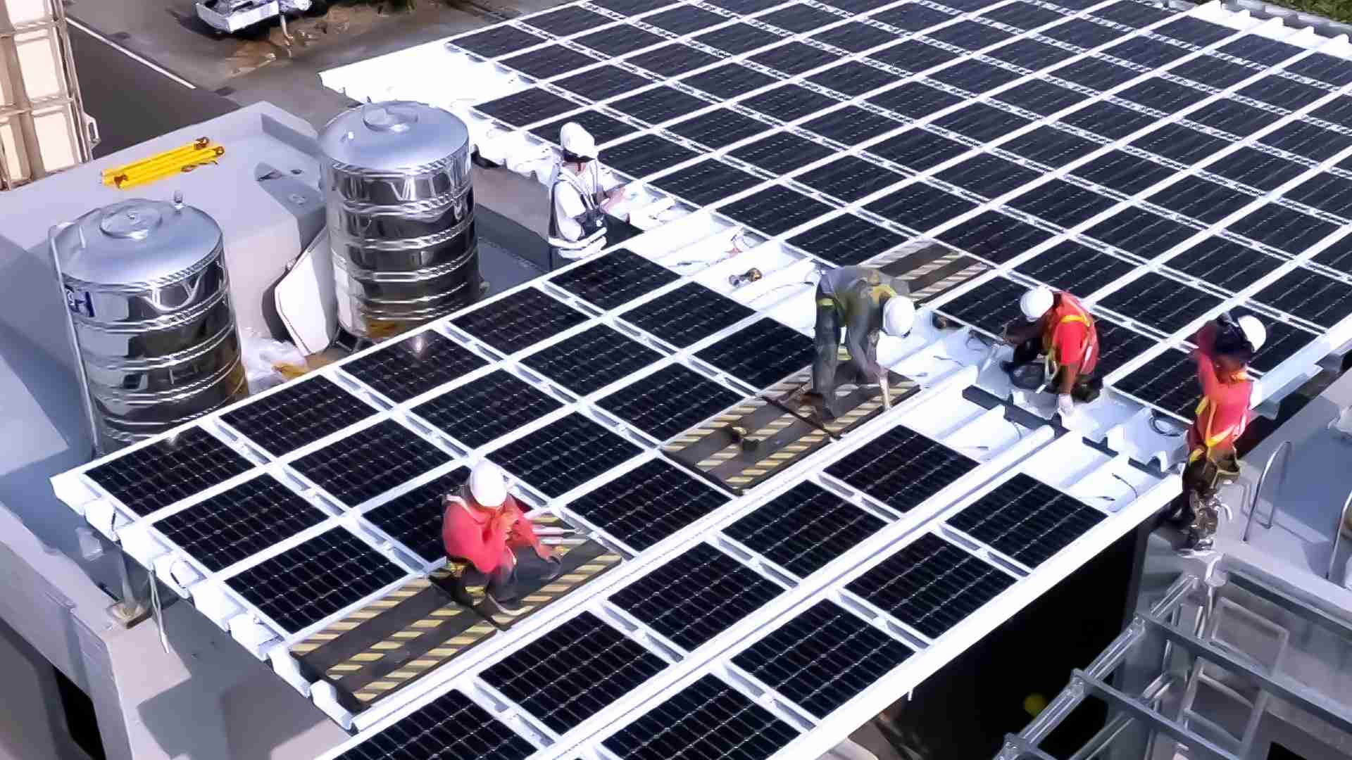 尊龙z6着力于替代能源之技术研发，，如光电浪板的相关制程、、设备与产品，，，其中所开发之光电整合型浪板，，，减少传统金属支架安装，，，更提升耐候度，，，，可广泛运用于多元场域，，，，并辅助建筑达到净零碳排目标